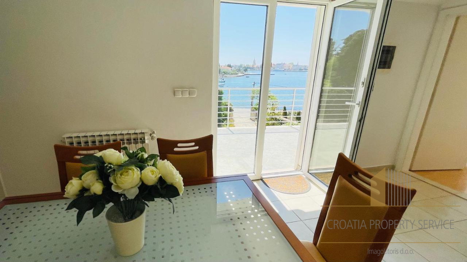 Wunderschöne Apartmentvilla, erste Reihe zum Meer in Zadar!