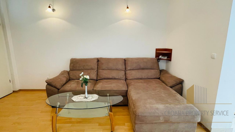 Wunderschöne Apartmentvilla, erste Reihe zum Meer in Zadar!