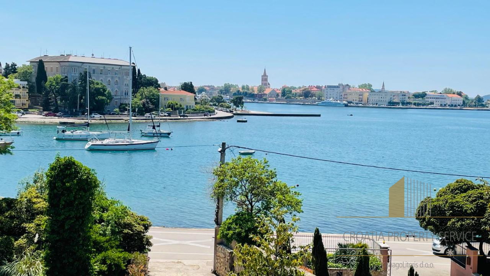 Wunderschöne Apartmentvilla, erste Reihe zum Meer in Zadar!