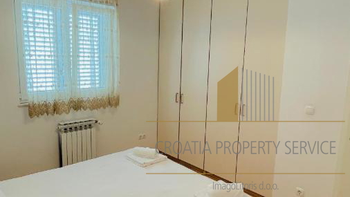 Wunderschöne Apartmentvilla, erste Reihe zum Meer in Zadar!