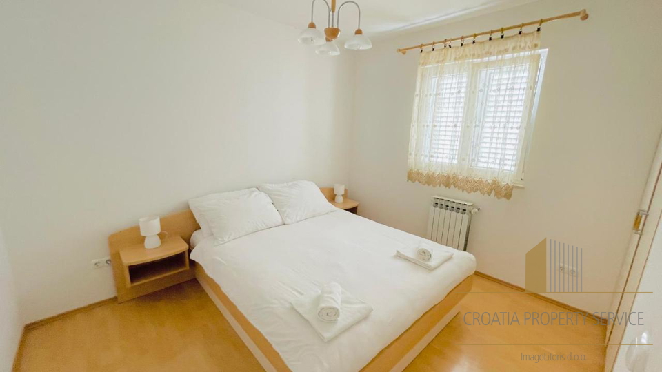 Wunderschöne Apartmentvilla, erste Reihe zum Meer in Zadar!