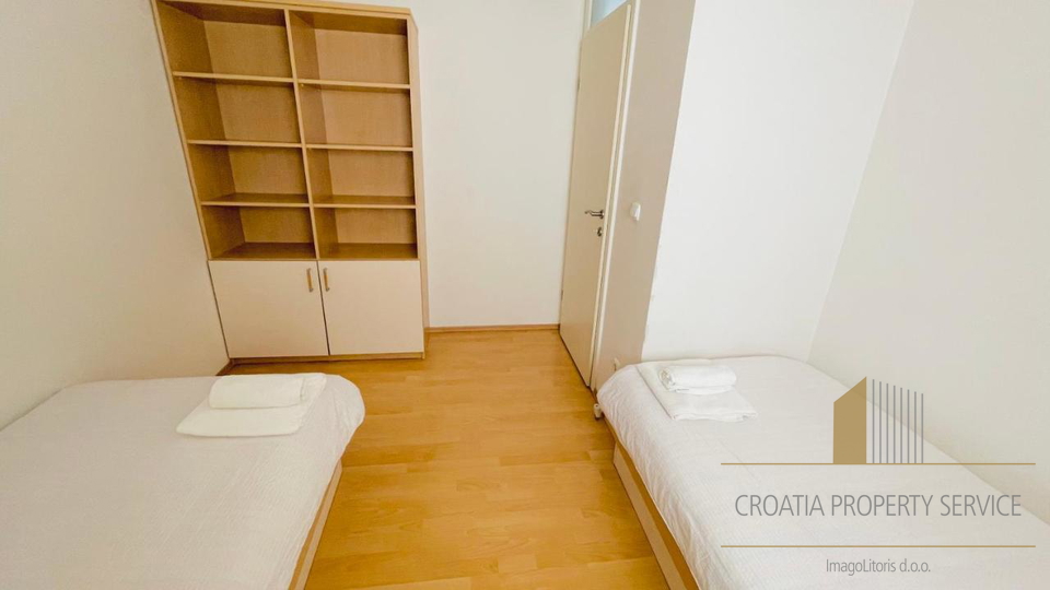 Wunderschöne Apartmentvilla, erste Reihe zum Meer in Zadar!