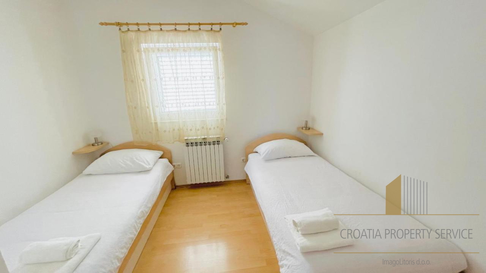 Wunderschöne Apartmentvilla, erste Reihe zum Meer in Zadar!
