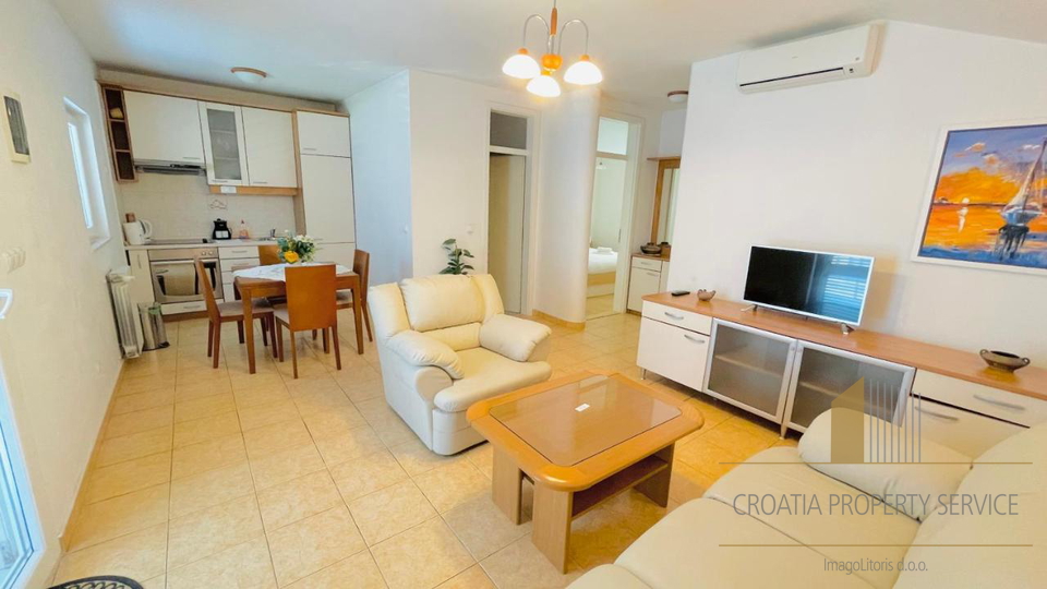 Wunderschöne Apartmentvilla, erste Reihe zum Meer in Zadar!