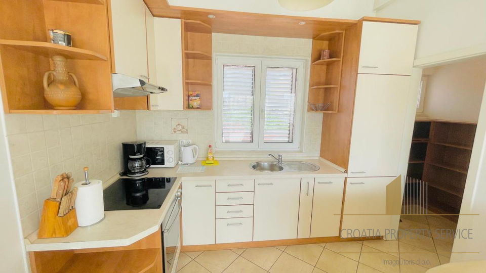 Wunderschöne Apartmentvilla, erste Reihe zum Meer in Zadar!