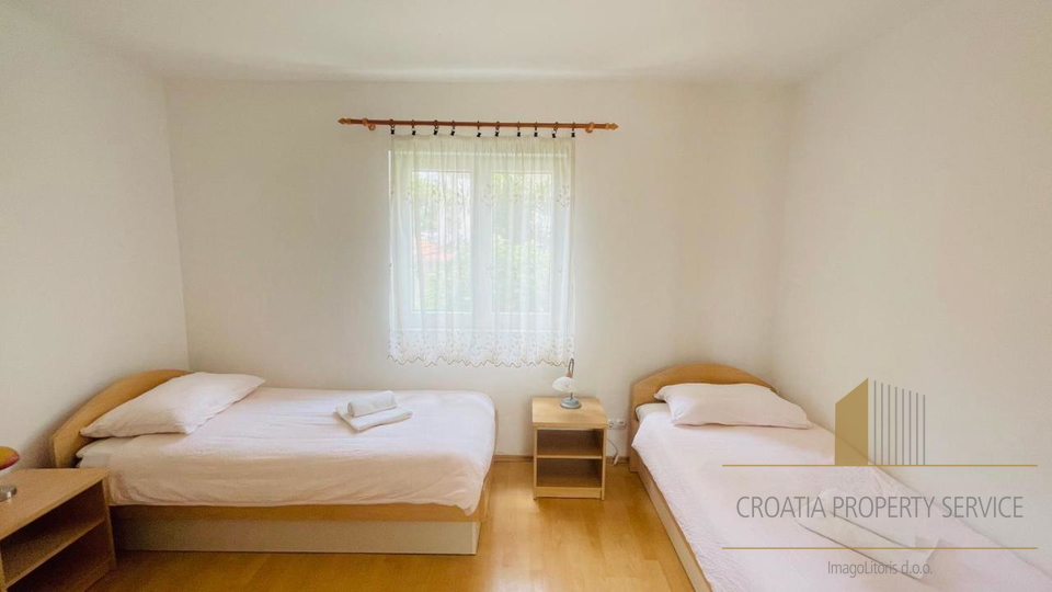 Wunderschöne Apartmentvilla, erste Reihe zum Meer in Zadar!