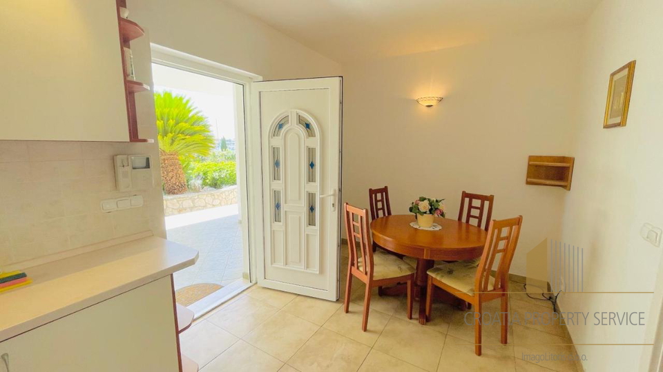 Wunderschöne Apartmentvilla, erste Reihe zum Meer in Zadar!