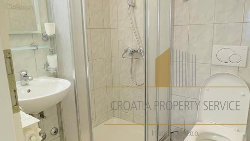 Wunderschöne Apartmentvilla, erste Reihe zum Meer in Zadar!