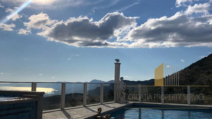 Luxusvilla mit Panoramablick auf die Stadt, das Meer und die Inseln in der Umgebung von Split!
