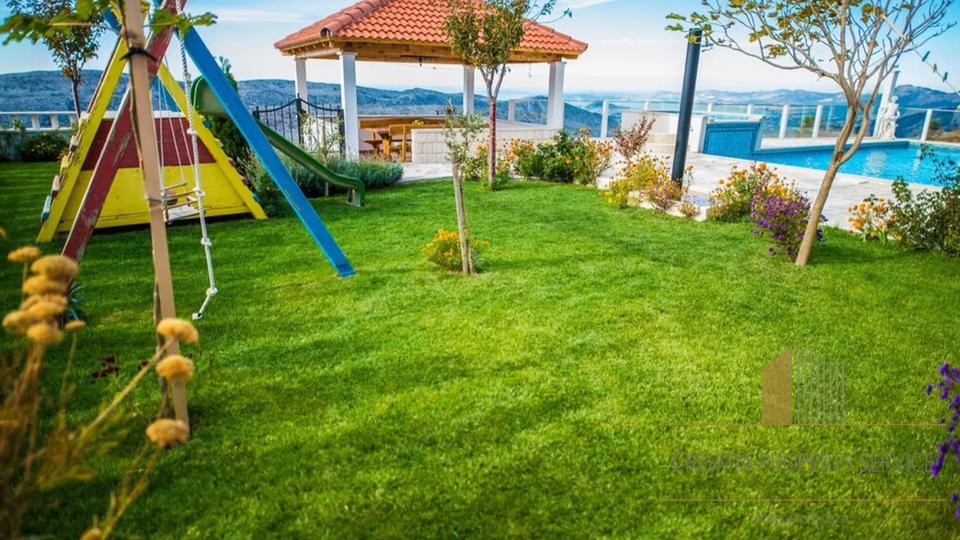 Luxusvilla mit Panoramablick auf die Stadt, das Meer und die Inseln in der Umgebung von Split!