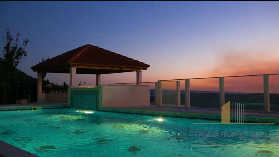 Luxusvilla mit Panoramablick auf die Stadt, das Meer und die Inseln in der Umgebung von Split!