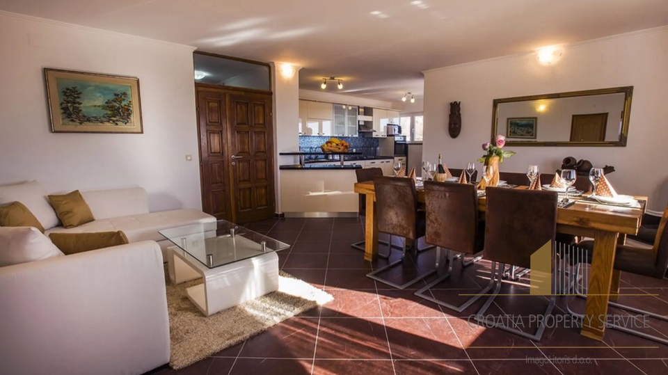 Luxusvilla mit Panoramablick auf die Stadt, das Meer und die Inseln in der Umgebung von Split!