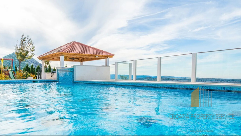 Luxusvilla mit Panoramablick auf die Stadt, das Meer und die Inseln in der Umgebung von Split!
