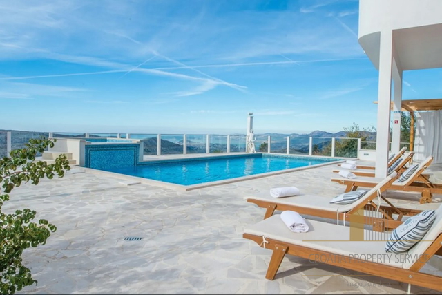 Luxusvilla mit Panoramablick auf die Stadt, das Meer und die Inseln in der Umgebung von Split!
