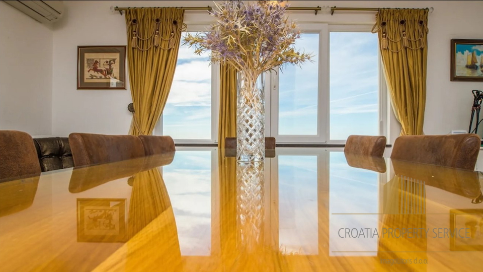 Luxusvilla mit Panoramablick auf die Stadt, das Meer und die Inseln in der Umgebung von Split!