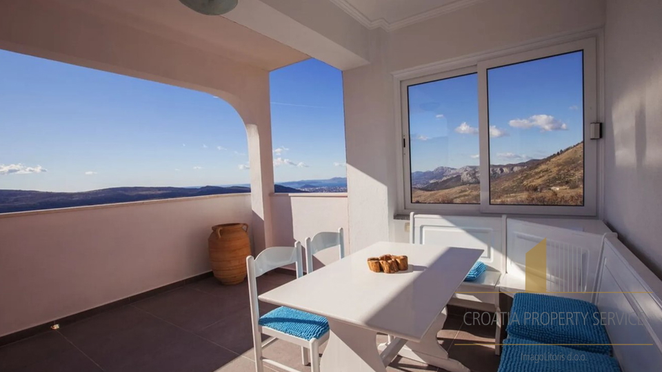 Luxusvilla mit Panoramablick auf die Stadt, das Meer und die Inseln in der Umgebung von Split!
