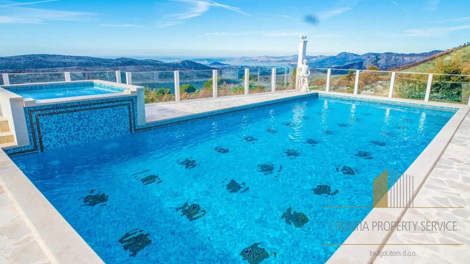 Luxusvilla mit Panoramablick auf die Stadt, das Meer und die Inseln in der Umgebung von Split!