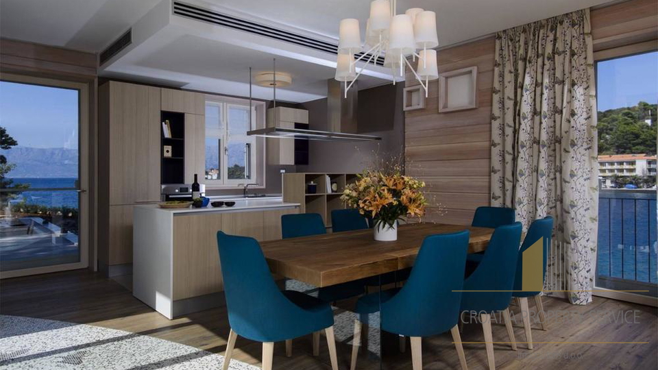 Villa di lusso con design premiato in prima linea sul mare - isola di Brač!