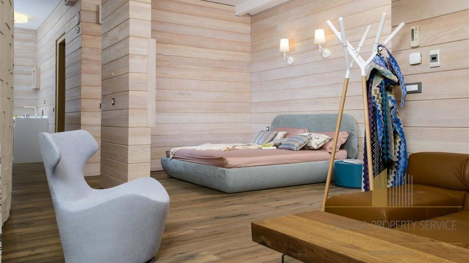 Villa di lusso con design premiato in prima linea sul mare - isola di Brač!