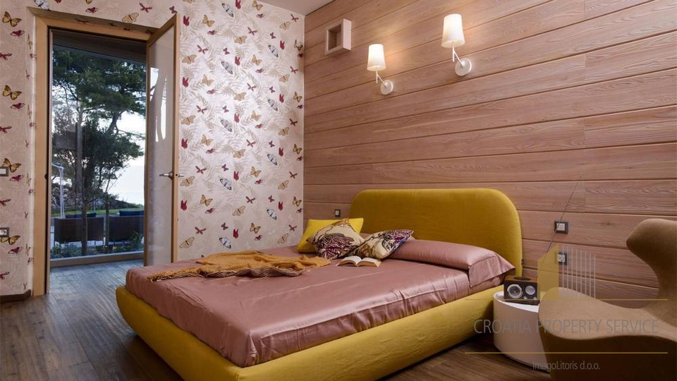 Villa di lusso con design premiato in prima linea sul mare - isola di Brač!