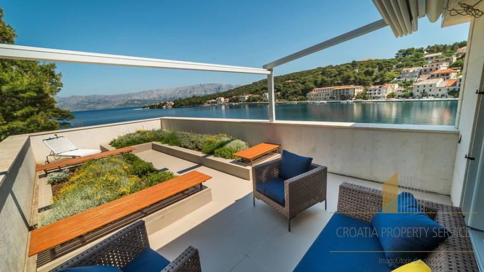 Villa di lusso con design premiato in prima linea sul mare - isola di Brač!