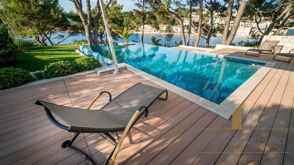 Villa di lusso con design premiato in prima linea sul mare - isola di Brač!