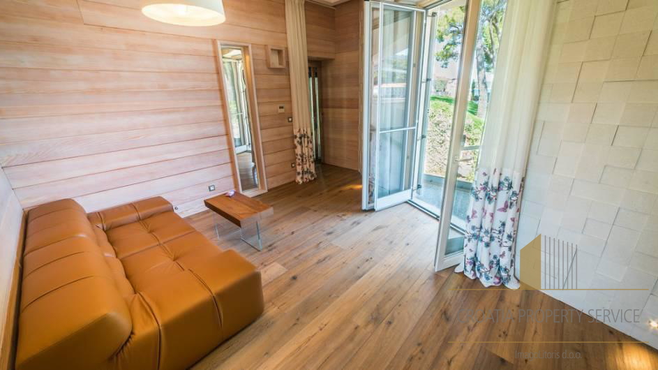 Villa di lusso con design premiato in prima linea sul mare - isola di Brač!