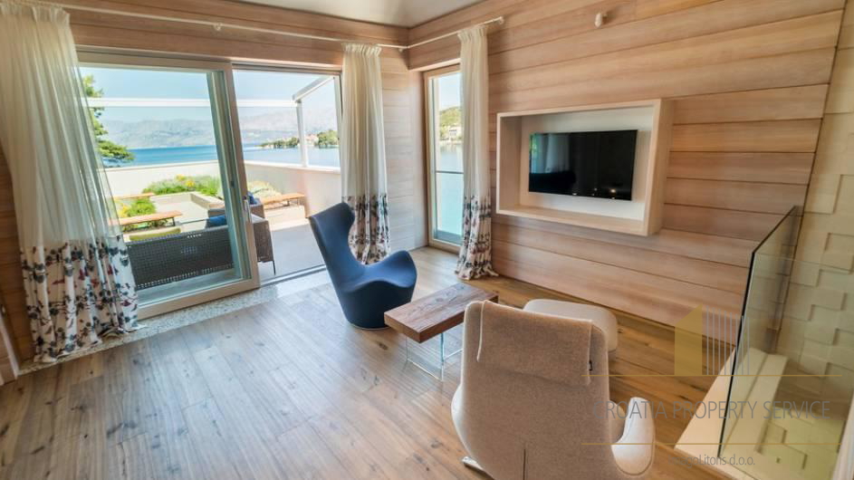 Villa di lusso con design premiato in prima linea sul mare - isola di Brač!