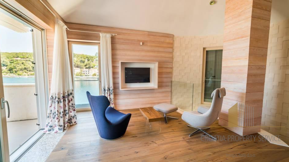 Villa di lusso con design premiato in prima linea sul mare - isola di Brač!