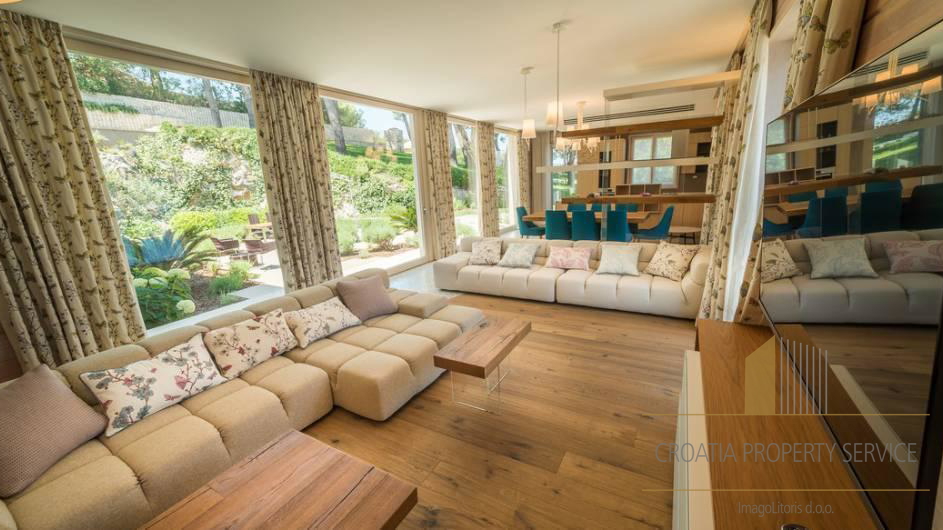 Villa di lusso con design premiato in prima linea sul mare - isola di Brač!