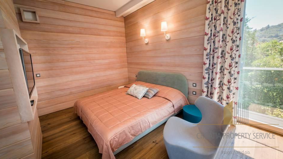 Villa di lusso con design premiato in prima linea sul mare - isola di Brač!
