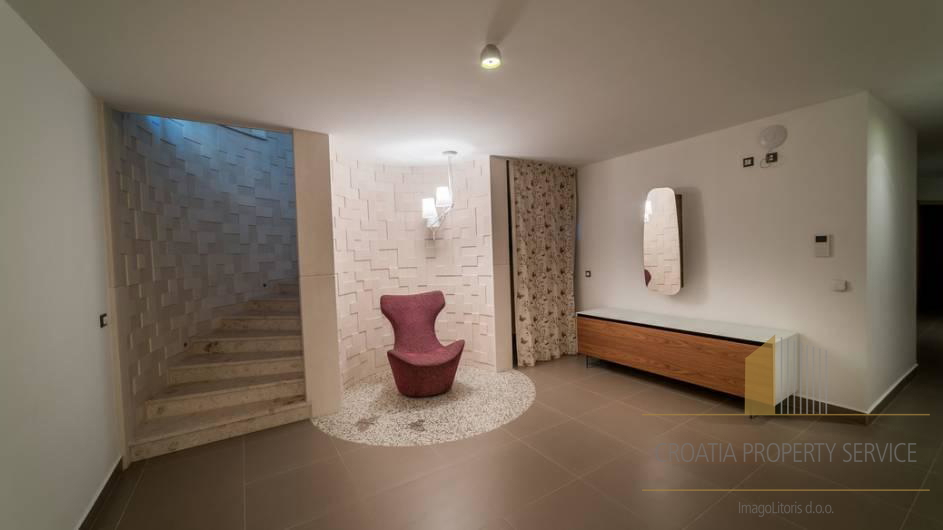 Villa di lusso con design premiato in prima linea sul mare - isola di Brač!