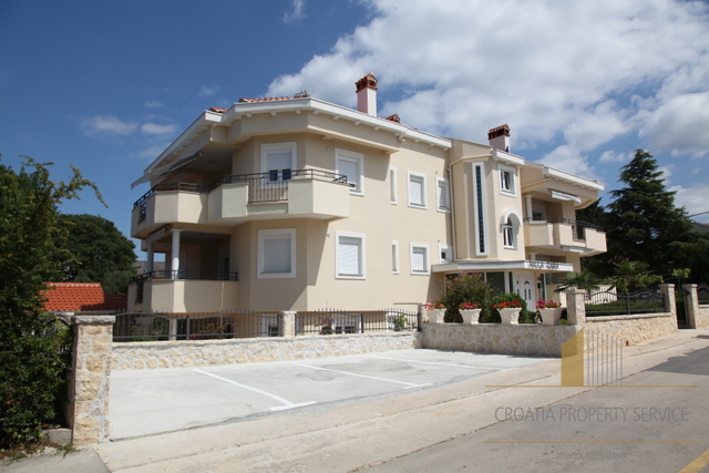 Predivna apartmanska vila 50 m od mora i plaže u Zadru!