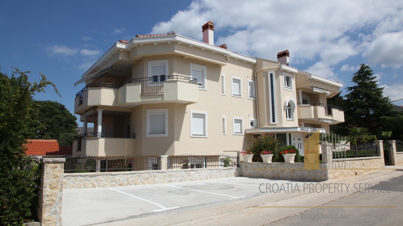 Predivna apartmanska vila 50 m od mora i plaže u Zadru!