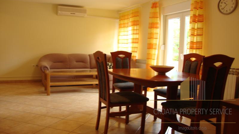 Predivna apartmanska vila 50 m od mora i plaže u Zadru!