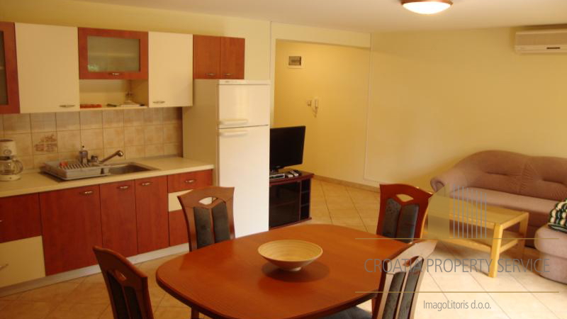 Predivna apartmanska vila 50 m od mora i plaže u Zadru!