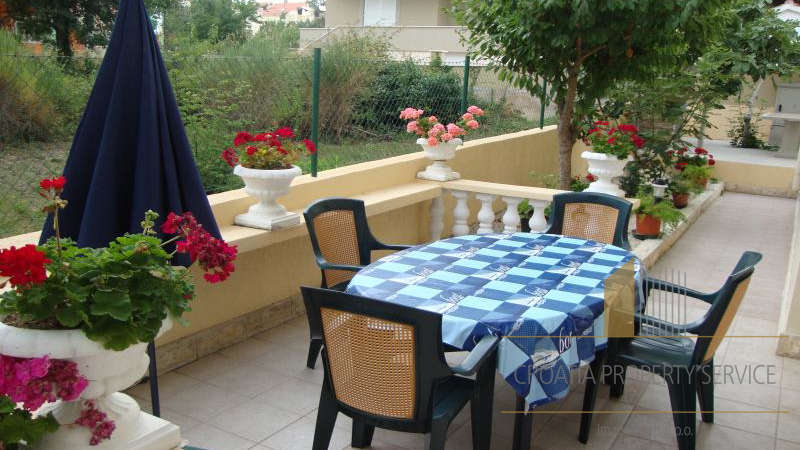 Predivna apartmanska vila 50 m od mora i plaže u Zadru!