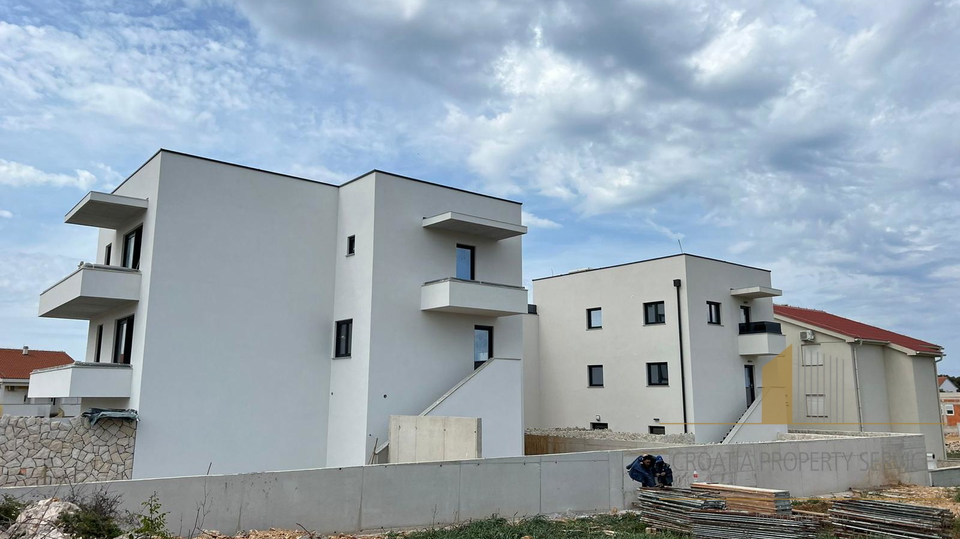 Apartment in a new building with a roof terrace and a view of the sea on the island of Pag!