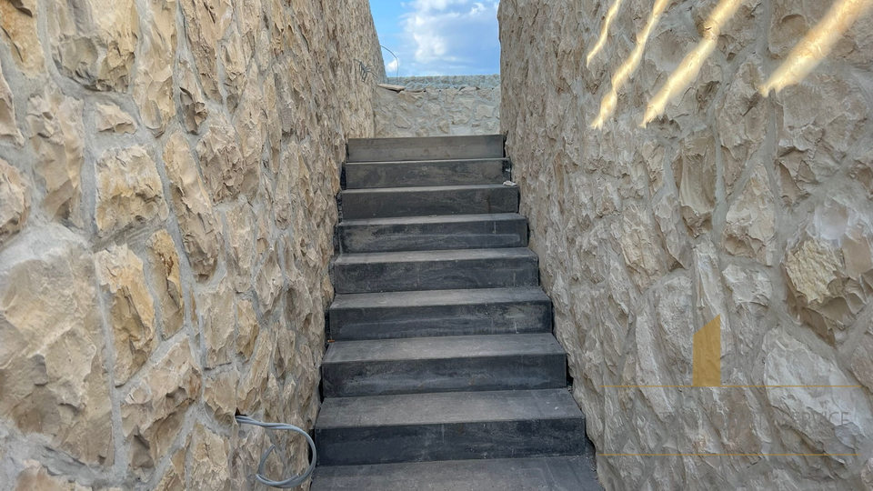 Apartment in a new building with a roof terrace and a view of the sea on the island of Pag!