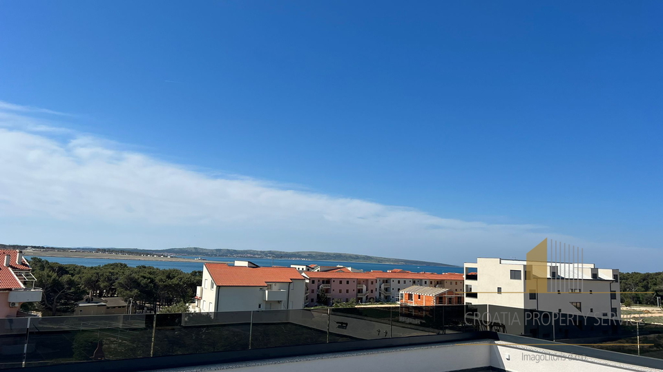 Apartment in a new building with a roof terrace and a view of the sea on the island of Pag!