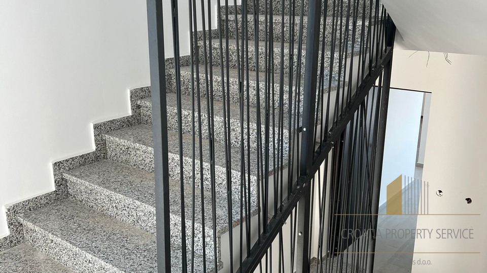 Apartment in a new building with a roof terrace and a view of the sea on the island of Pag!