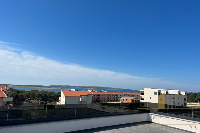 Moderner Penthouse mit Dachterrasse und Meerblick in einem Neubau, 250 m vom Strand auf der Insel Pag entfernt!