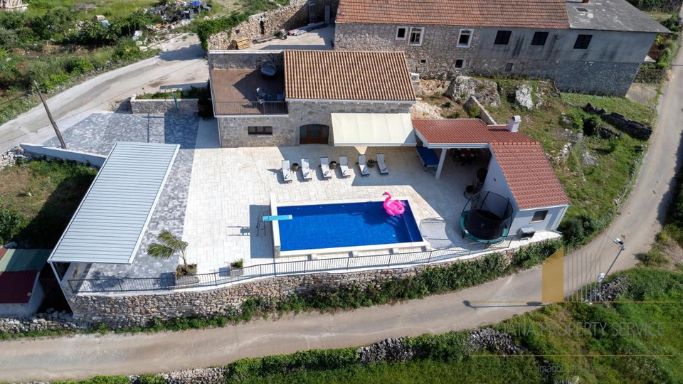 Wunderschöne Steinvilla mit Pool in Dol auf der Insel Hvar!