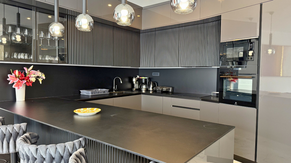 Moderna luksuzna vila v prvem vrsti ob morju &ndash; Rogoznica&excl;