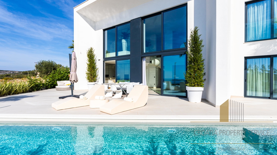 Spektakularna vila z odprtim pogledom na morje na ekskluzivni lokaciji v Primoštenu!