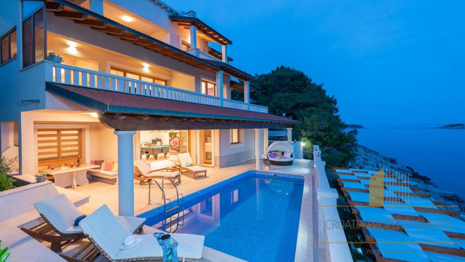 An exceptional villa in an exclusive location, first row by the sea on the island of Korčula!