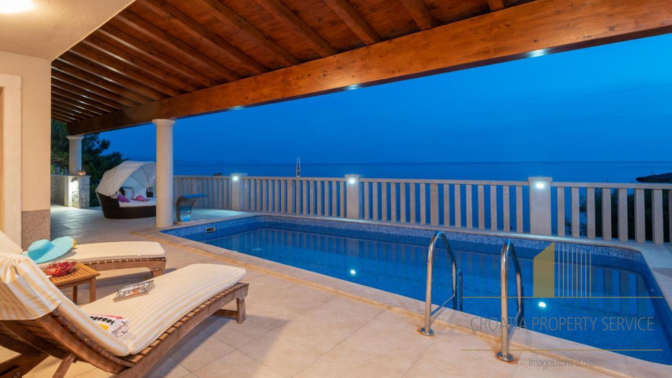 An exceptional villa in an exclusive location, first row by the sea on the island of Korčula!