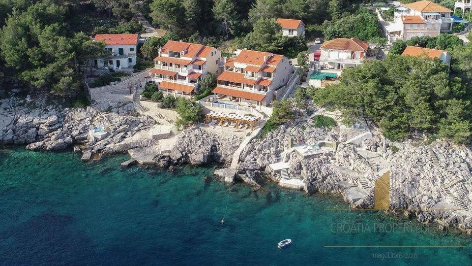 Eccezionale villa in posizione esclusiva in prima fila sul mare sull'isola di Korčula!