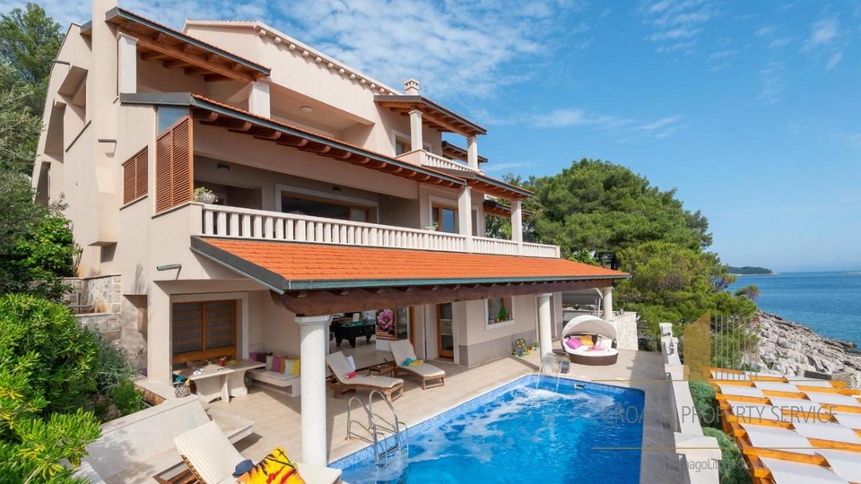 An exceptional villa in an exclusive location, first row by the sea on the island of Korčula!