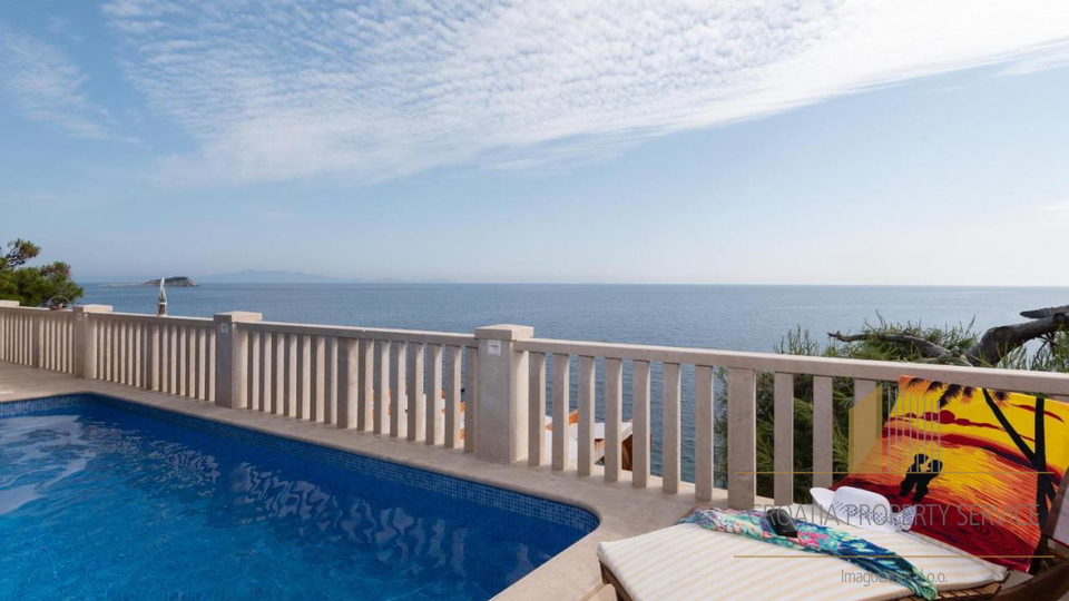 An exceptional villa in an exclusive location, first row by the sea on the island of Korčula!